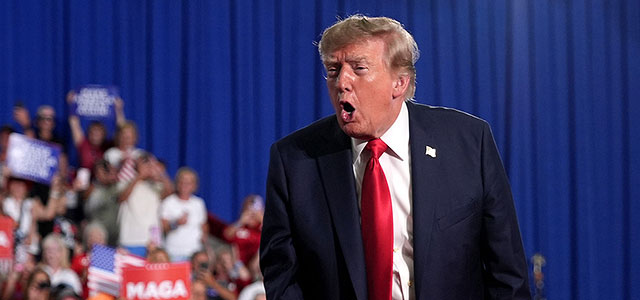 Трамп прокомментировал атаку Ирана на американские базы: "Мы нанесем по ним мощный удар"