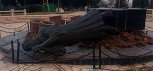 В Рамат-Гане сброшен с постамента памятник жертвам Холокоста
