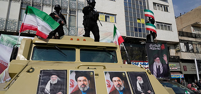 NYT: Моджтаба Хаменеи после ранения не может говорить, Ираном управляют генералы КСИР