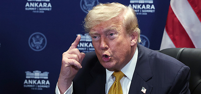 Трамп объявил о выходе из соглашения с Ираном: "С раковой опухолью нужно покончить"