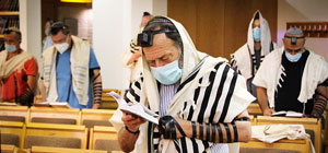 В Израиле после карантина открылись синагоги и мечети, музеи и галереи, начался пляжный сезон