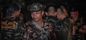 Из пещеры в Таиланде выведены четверо детей: спасатели объявили перерыв