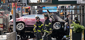 На площади Таймс-сквер в Нью-Йорке автомобиль врезался в пешеходов