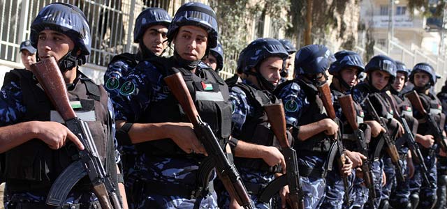 Вооруженная палестинская полиция патрулирует пригороды Иерусалима