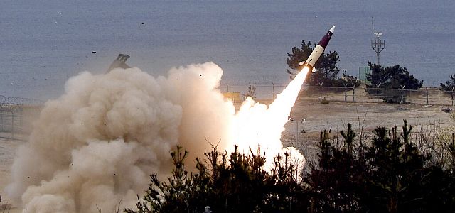 WP: Пентагон требует от производителей оружия резко ускорить выпуск ракет и систем ПРО