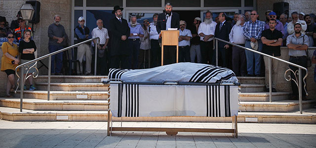 В Кохав а-Шахар похоронен отец четырех детей, убитый террористом
