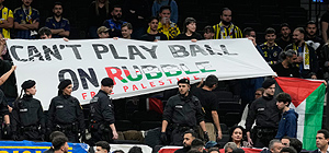 В Болонье антиизраильские активисты устроили дебош, протестуя против матча с "Маккаби"