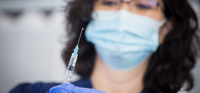 Вакцинация против коронавируса. Опрос NEWSru.co.il