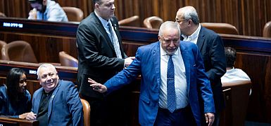 "Едиот Ахронот": Айзенкот и Либерман начинают переговоры о возможном объединении списков