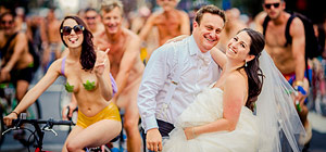 Еврейская свадьба на фоне голого велопробега: история одной фотосессии